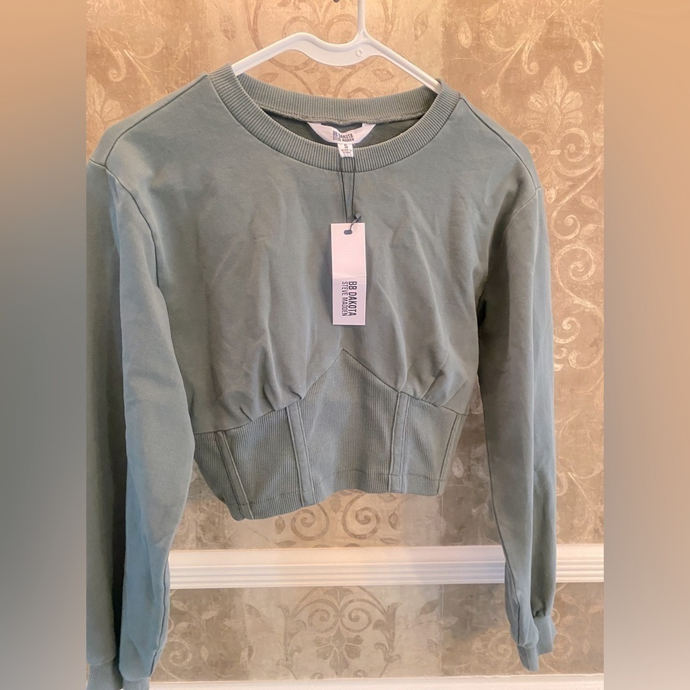 BB Dakota Green Cropped Fitted Long Sleeve pullover - Picture 1 of 6